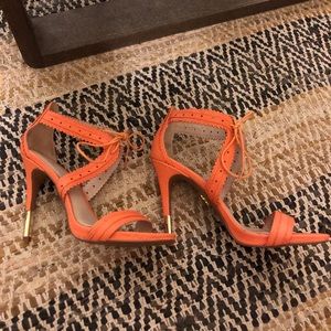 Pour la Victoire heeled orange sandals sz 7.5